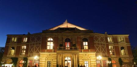 El exterior del teatro de ópera de Bayreuth