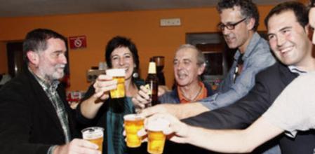 La coalición nacionalista Amaiur, conformada por EA, Aralar y la Izquierda abertzale, ha valorado esta noche en el frontón Labrit de Pamplona con sus candidatos al Congreso y Senado, Iñaki Antiguedad (Vizcaya), Maite Aristegui (Guipuzcoa), Sabino Cuadra (Navarra), Xavier Mikel Errekondo, y Jon Iñarritu (izda-dcha), los resultados obtenidos en las elecciones generales