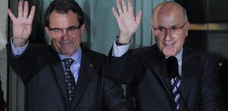 Artur Mas y Duran Lleida han celebrado en el balcón del Hotel Majestic la victoria histórica de CiU en Catalunya