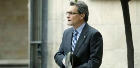 El presidente de la Generalitat, Artur Mas, a su llegada a la reunión del primer Consell Executiu del Govern tras las elecciones del pasado día 20