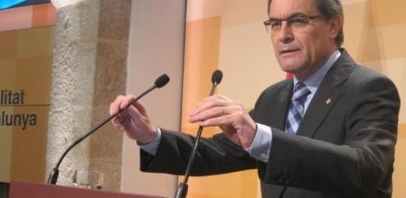 La Generalitat no hará nuevos recortes sociales en 2012 pero, para cumplir con las previsiones económicas de la UE, lo compensará con una rebaja del sueldo de los empleados públicos, venta de patrimonio, y un incremento de las tasas