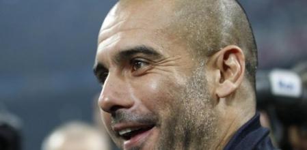 el técnico azulgrana, Josep Guardiola, antes de empezar el partido contra el Milan en San Siro