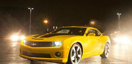 Por su aspecto exterior, con su abultado Power Dome en el centro del capó y sus angulosas formas, el Camaro no pasa precisamente desapercibido
