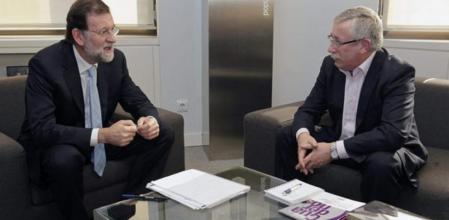 Mariano Rajoy recibe en su despacho de la sede del PP al secretario general de CC.OO, Ignacio Fernández Toxo.