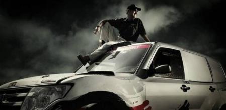 Ignacio Corcuera "Livingstone" en el todoterreno con el que participa en el Dakar