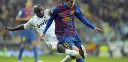 Lass Diarrá trata de frenar a Messi con una dura entrada