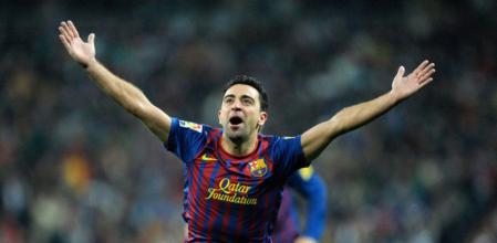 Xavi Hernández celebra su gol en el Santiago Bernabeu, que certificaba la remontada ante el Madrid