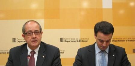 Felip Puig y Manel Prat, durante la presentación de la reestructuración de los Mossos d'Esquadra este diciembre