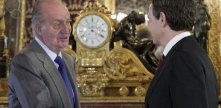 El rey saluda al presidente del Gobierno en funciones, José Luis Rodriguez Zapatero