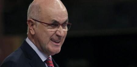 El portavoz de CiU en el Congreso de los Diputados, Josep Antoni Duran i Lleida, durante su intervención de réplica al discurso del candidato del PP a la presidencia del Gobierno