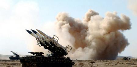 Imagen cedida por la agencia oficial siria Sana de las maniobras militares realizadas por el régimen de Bashar el Asad