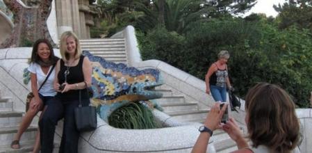 Los turistas que viajen a Catalunya deberán pagar una nueva tasa, que gravará las pernoctaciones en hoteles, apartamentos, casas rurales y cruceros