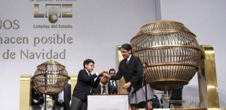 Los niños del Colegio de San Ildefonso durante el sorteo extraordinario de la Lotería de Navidad, han cantado un quinto premio con el número agraciado 3.643