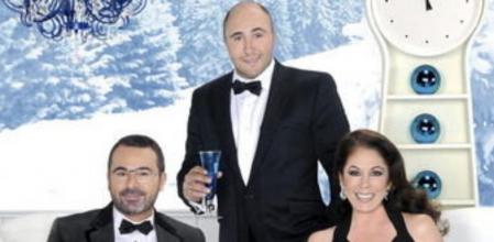 Isabel Pantoja, Kiko Rivera y Jorge Javier Vázquez, en un imagen previa a las campanadas de fin de año en Telecinco