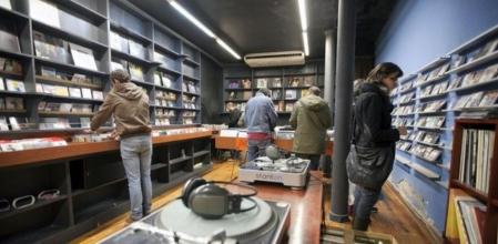 La tienda de discos CD. Drome seguirá abierta este mes en la calle Valldonzella hasta que acabe existencias.