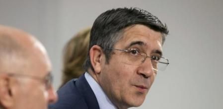 El lehendakari, Patxi López durante la presentación hoy en Vitoria el Año de las Culturas por la Paz y la Libertad, que se celebrará a lo largo de 2012.