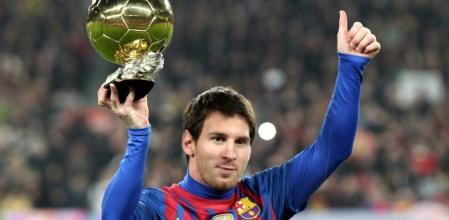 Messi ofreció su tercer balón de oro al Camp Nou