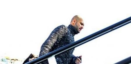 Josep Guardiola, sube al avión con destino Madrid