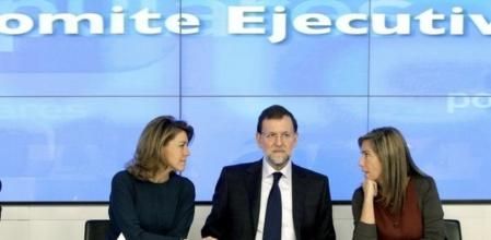 El presidente del PP en Andalucía, Javier Arenas; la secretaria general del partido, María Dolores de Cospedal; el líder del PP y jefe del Gobierno, Mariano Rajoy , y la ministra de Sanidad, Ana Mato, durante el Comité Ejecutivo del partido que se ha celebrado esta mañana en la sede nacional de la formación.