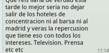 Este es uno de los mensajes enviados para convocar esta tarde el corte en los hoteles de concentración del Barça y el Madrid