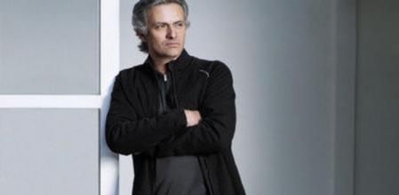 José Mourinho, pese a sus polémicas y derrotas con el Barça, mantiene su imagen de marca publicitaria y su prestigio como entrenador. En la imagen, el técnico luso aparece promocionando la ropa de Porsche Design