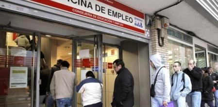Colas en una oficina pública de de empleo