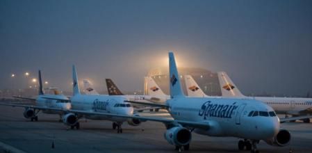 La flota al completo de Spanair aparcado en las pistas del aeropuerto El Prat-Barcelona