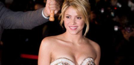 Shakira y su mini vestido en la gala de los NRJ