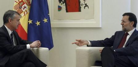 El presidente del Gobierno, Mariano Rajoy, ha recibido en el Palacio de La Moncloa al máximo responsable del PNV, Iñigo Urkullu