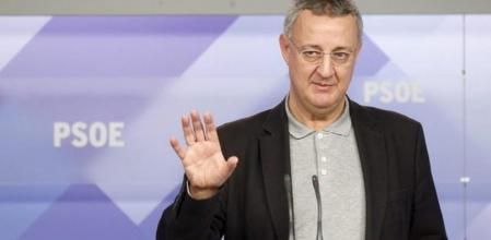 Foto facilitada por el PSOE en cuya imagen aparece el portavoz del PSOE en la Comisión de Empleo, Jesús Caldera