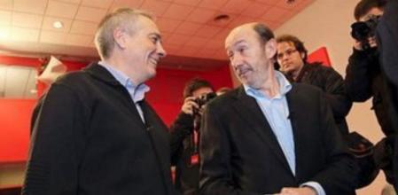 Pere Navarro y Alfredo Pérez Rubalcaba, el pasado enero en Barcelona cuando el líder del PSOE todavía era candidato a la Secretaría General