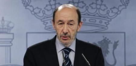 El secretario general del PSOE, Alfredo Pérez Rubalcaba, durante una rueda de prensa tras la reunión que ha mantenido este mediodía en La Moncloa con Rajoy