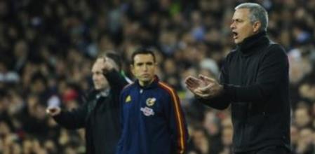Mourinho durante el partido entre el Real Madrid y el Racing de Santander