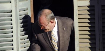 El juez Castro no pudo evitar la tentación de seguir por la ventana del juzgado la llegada de Urdangarin