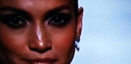 Jennifer Lopez mostró sus encantos en la gala de los Oscar