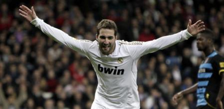 Gonzalo Higuaín celebra su segundo gol ante el Espanyol