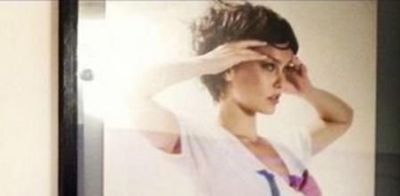 Bar Refaeli, en una foto de 2012 colgada en su Twitter con su cambio de imagen