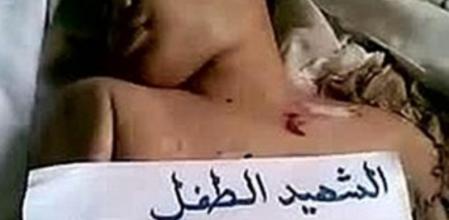 Imagen de un niño muerto en la ciudad siria de Homs por disparos del ejército de Asad, según los milicianos rebeldes