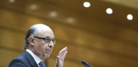 El ministro de Hacienda y Administraciones Públicas, Cristóbal Montoro, durante su intervención en el debate de convalidación del techo de gasto en el Senado.