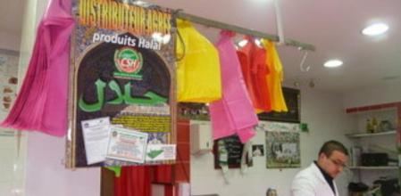 Una carnicería halal en el mercado de Aligre