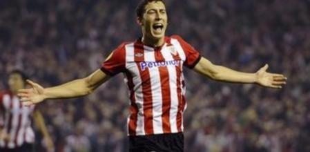 Oscar de Marcos celebra su gol ante el Manchester United