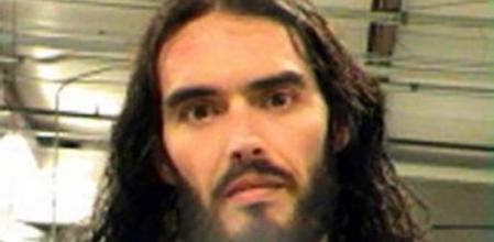 El actor Russell Brand, en la oficina de Orleans