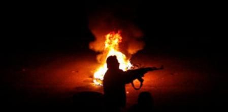 Un miliciano rebelde durante los combates ocurridos entre fuerzas del régimen y opositores en los suburbios de Damasco