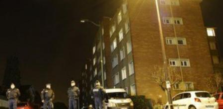 La policía francesa podría haber iniciado el asalto al lugar donde está atrincherado el presunto asesino de Toulouse