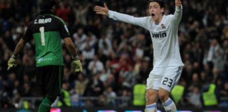 Mesut Özil será uno de los ausentes del Madrid por sanción