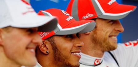 Lewis Hamilton (en el centro), Michael Schumacher y Jenson Button (der) tras la clasificaición oficial del GP de Malasia de F-1