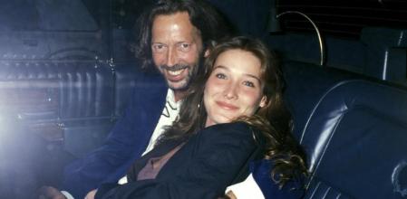 Carla Bruni ha tenido numerosos romances. En la foto en octubre de 1989, en Nueva York con Eric Clapton
