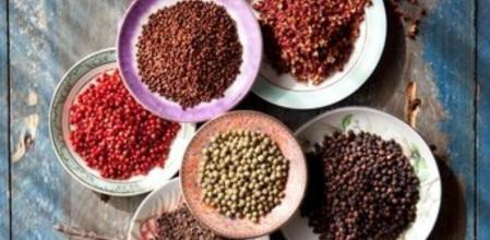 La pimienta pica, pero potencia los sabores, y se emplea cada día en más postres