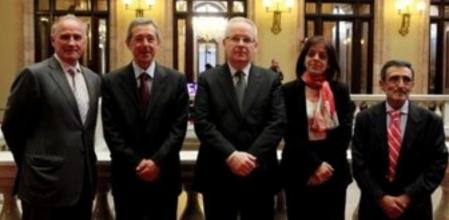 Los miembros escogidos por el Parlament del consell de govern de la CCMA. En el centro de la imagen, el futuro presidente Braulí Duart