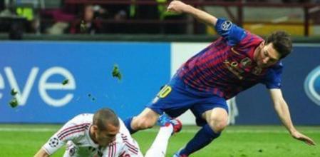 El césped fue uno de los protagonistas que influyeron en el empate a cero entre el Milan y el Barça en San Siro